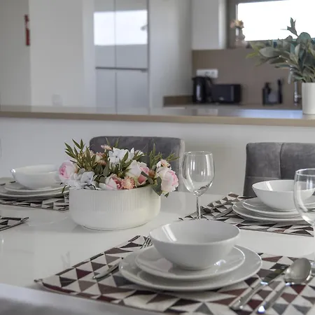 Luxury Oasis Sea View Apartment